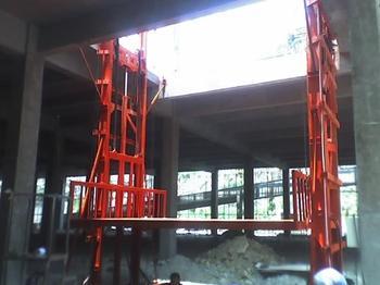 济南升降机客户使用现场